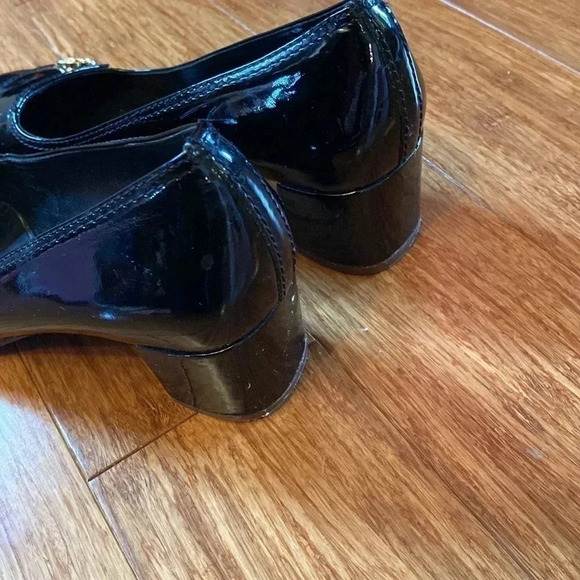 Tory Burch - black leather round toe chunky heel - gold accents size 7 - Picture 9 of 10